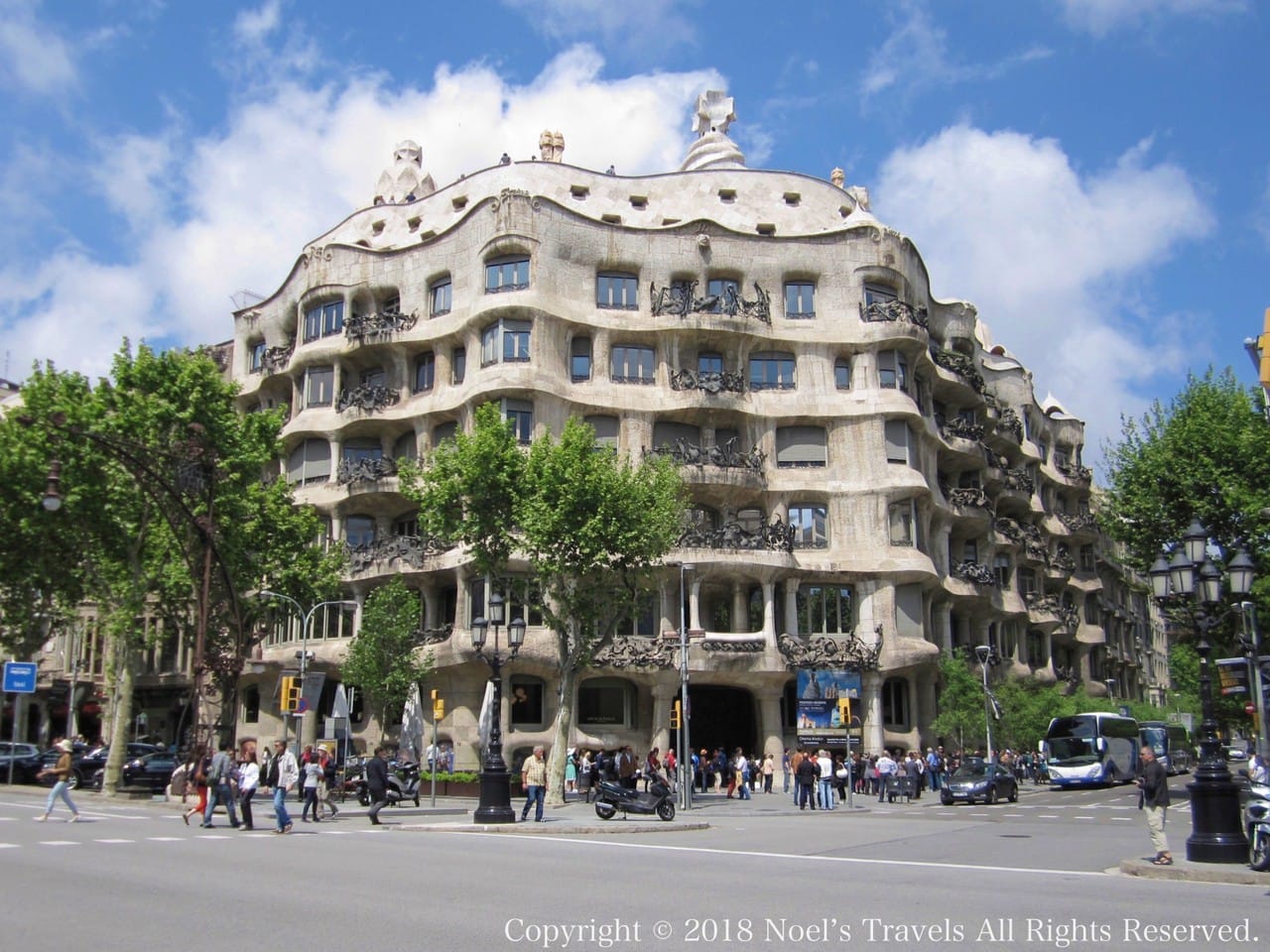 世界遺産 カサ ミラ の家賃は 万円 Noel S Travels