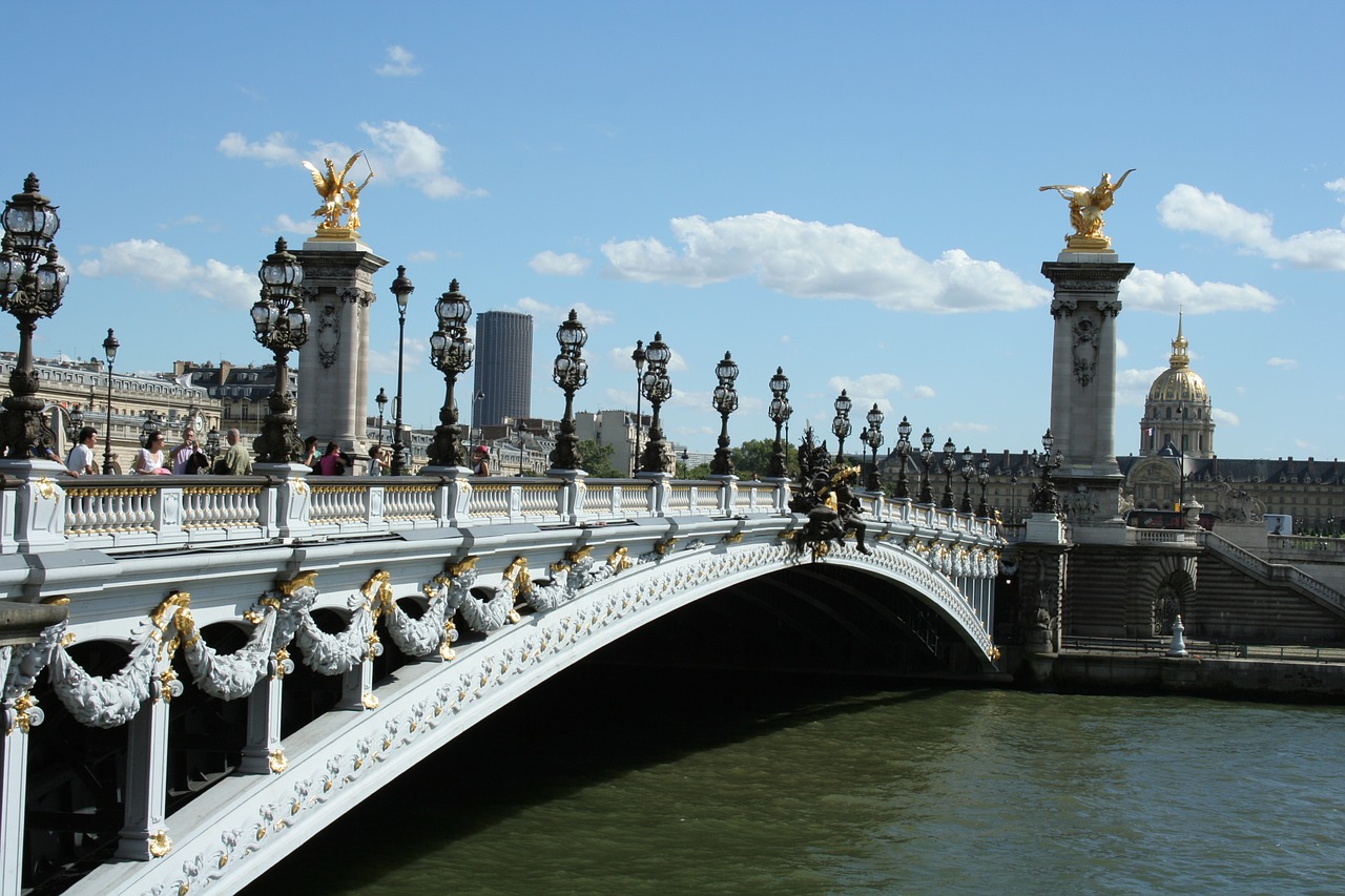 アレクサンドル３世橋 セーヌ川に架かる最も美しい橋 Noel S Travels