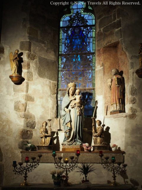 サン・ピエール教会の聖母マリア像