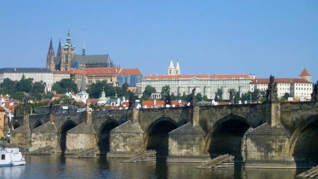カレル橋とプラハ城